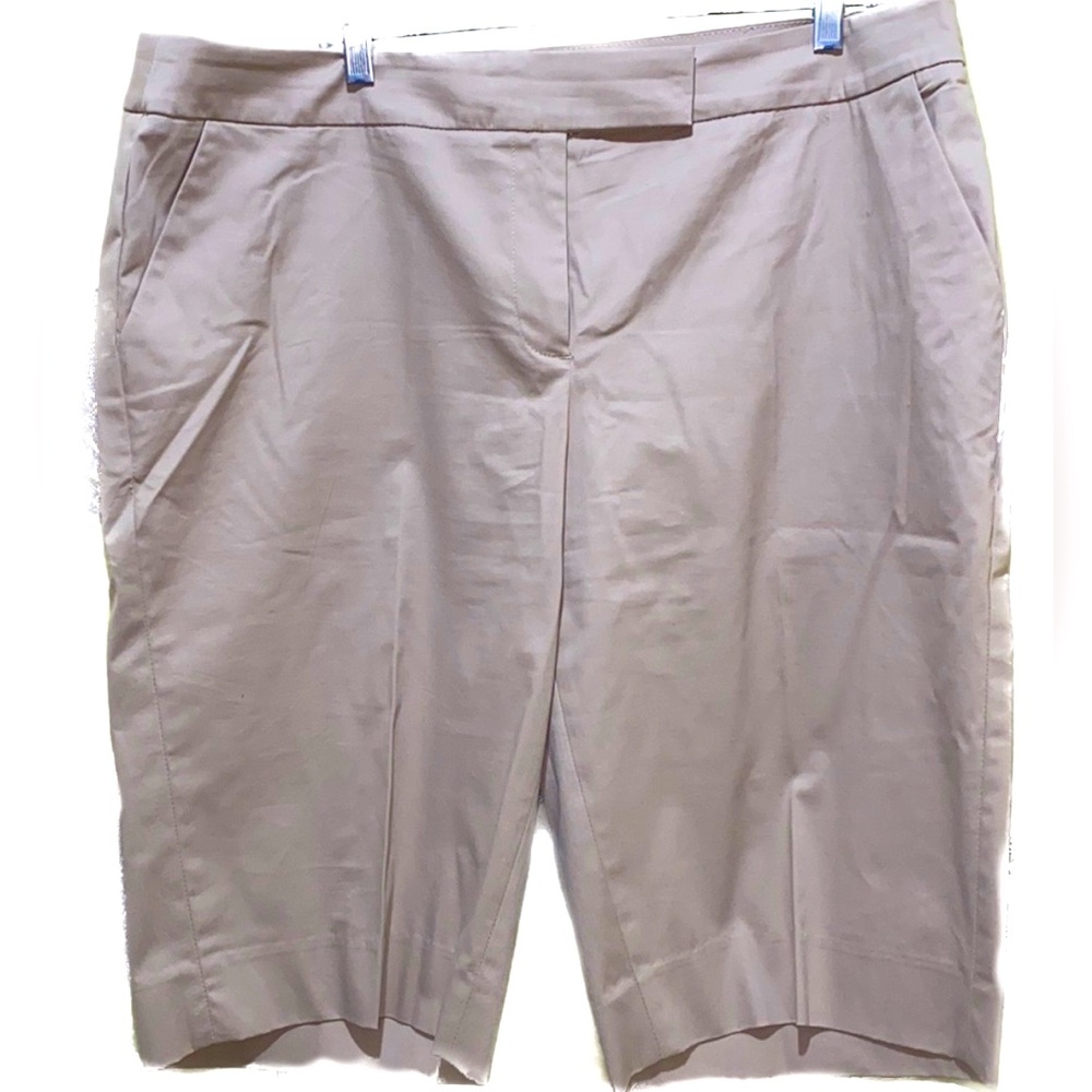 JONES NEW YORK SIGNATURE WOMAN KHAKI TAN BERMUDA SHORTS SZ 16W